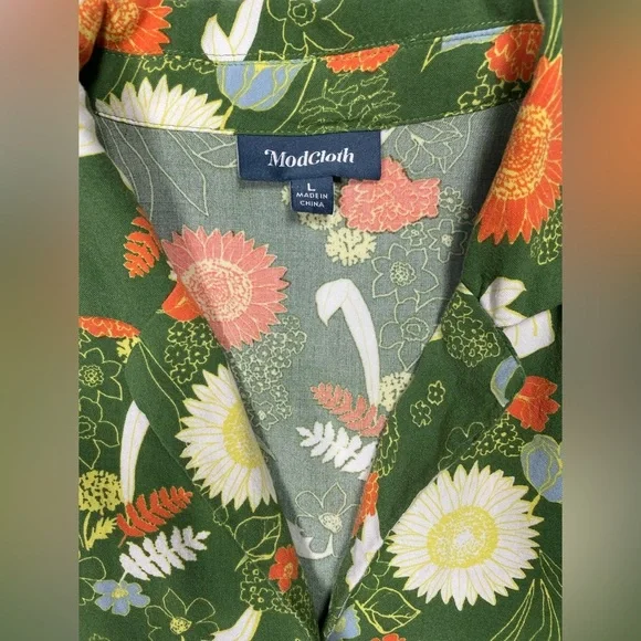 ModCloth Floral Tie-Front Button Down Blouse โ Size L - Picture 7 of 11
